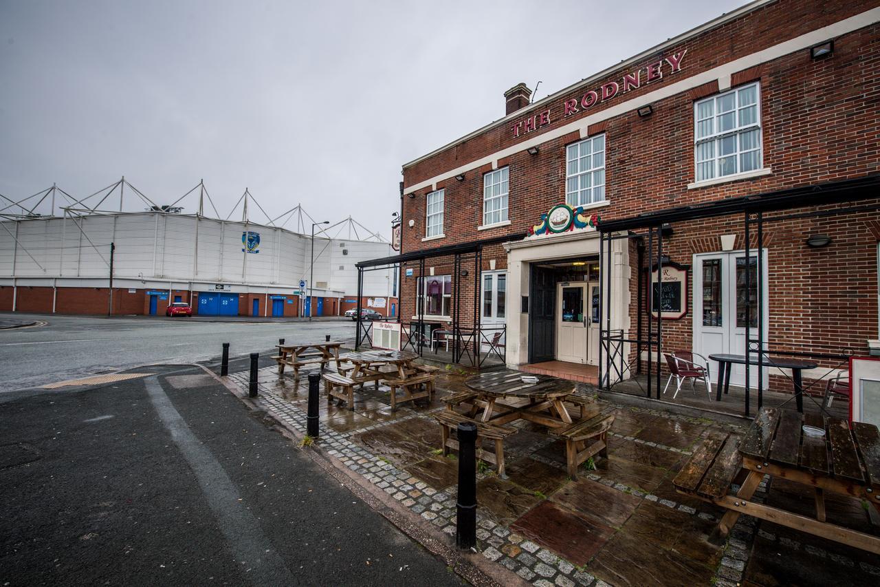 The Rodney Hotel Warrington Luaran gambar