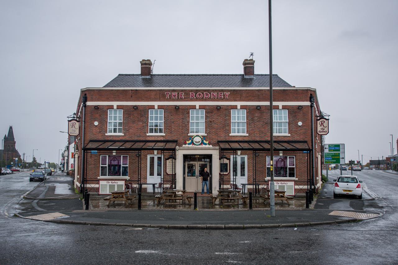 The Rodney Hotel Warrington Luaran gambar